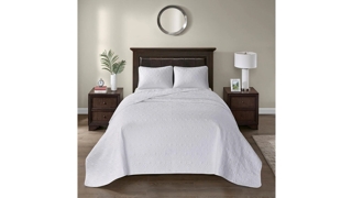 Quebec Bedspread Set