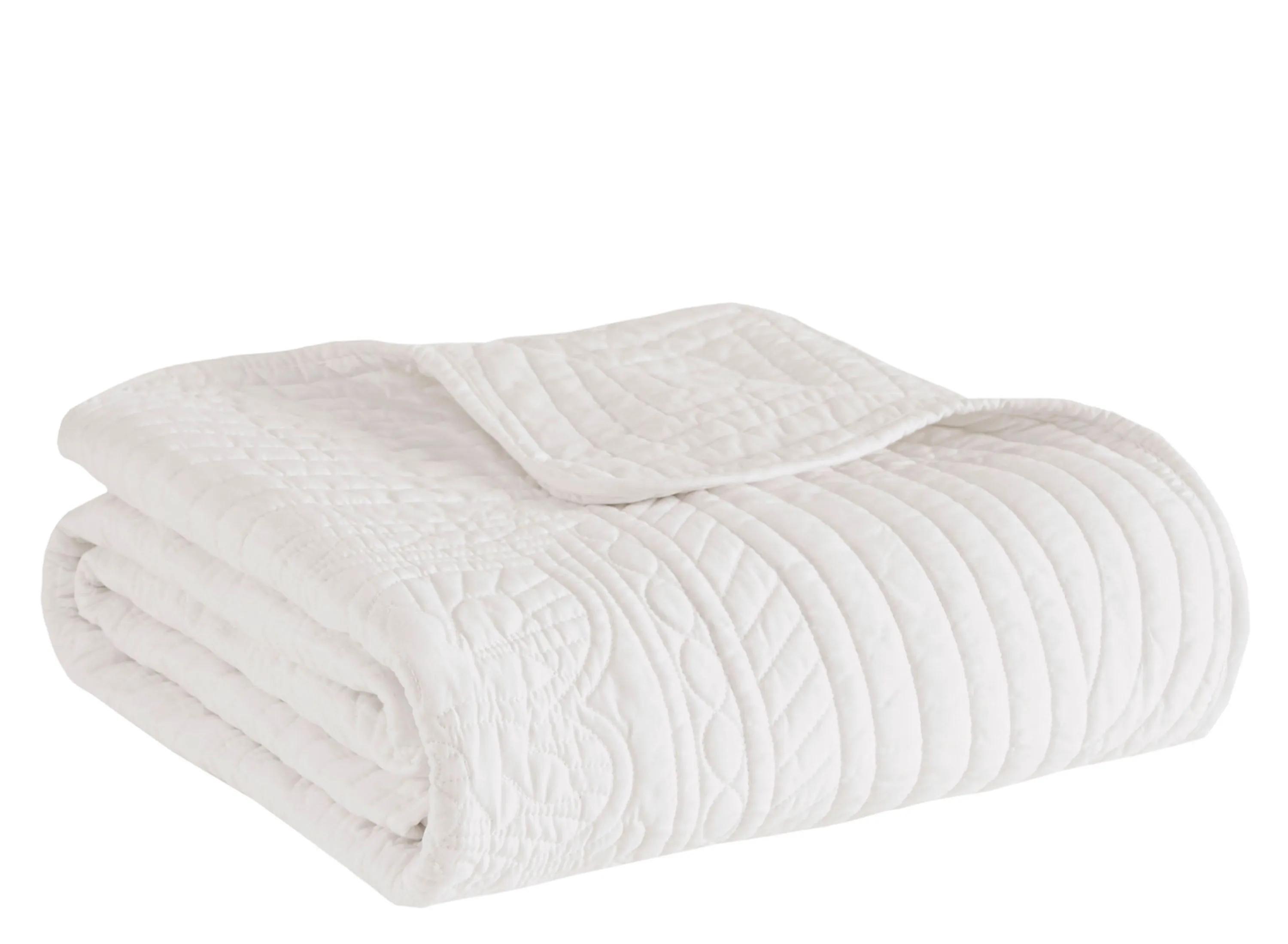 Tuscany Oversized Quilted Throw with Scalloped Edges