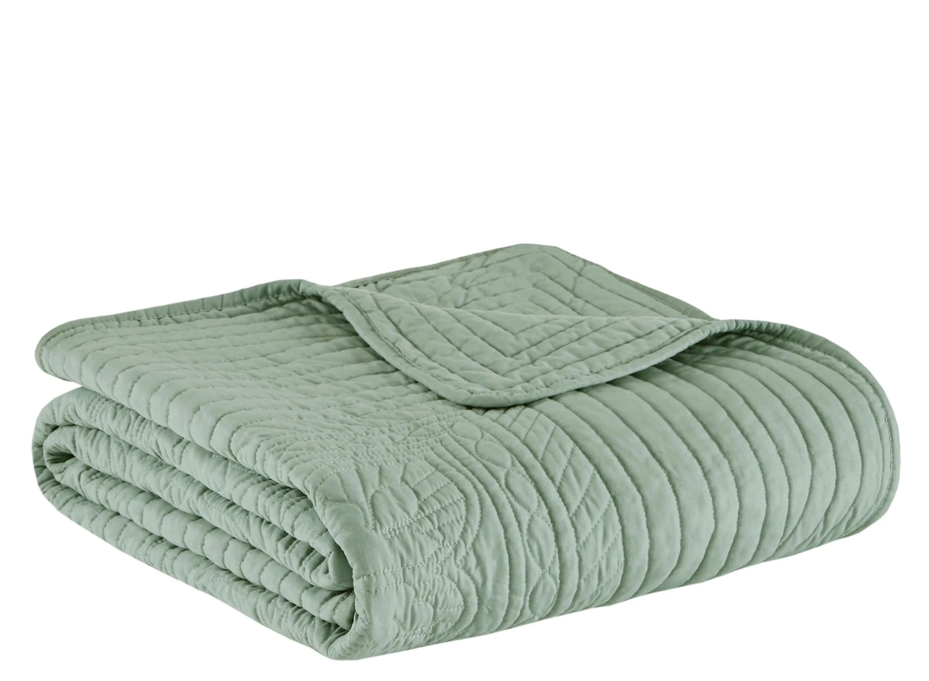 Tuscany Oversized Quilted Throw with Scalloped Edges