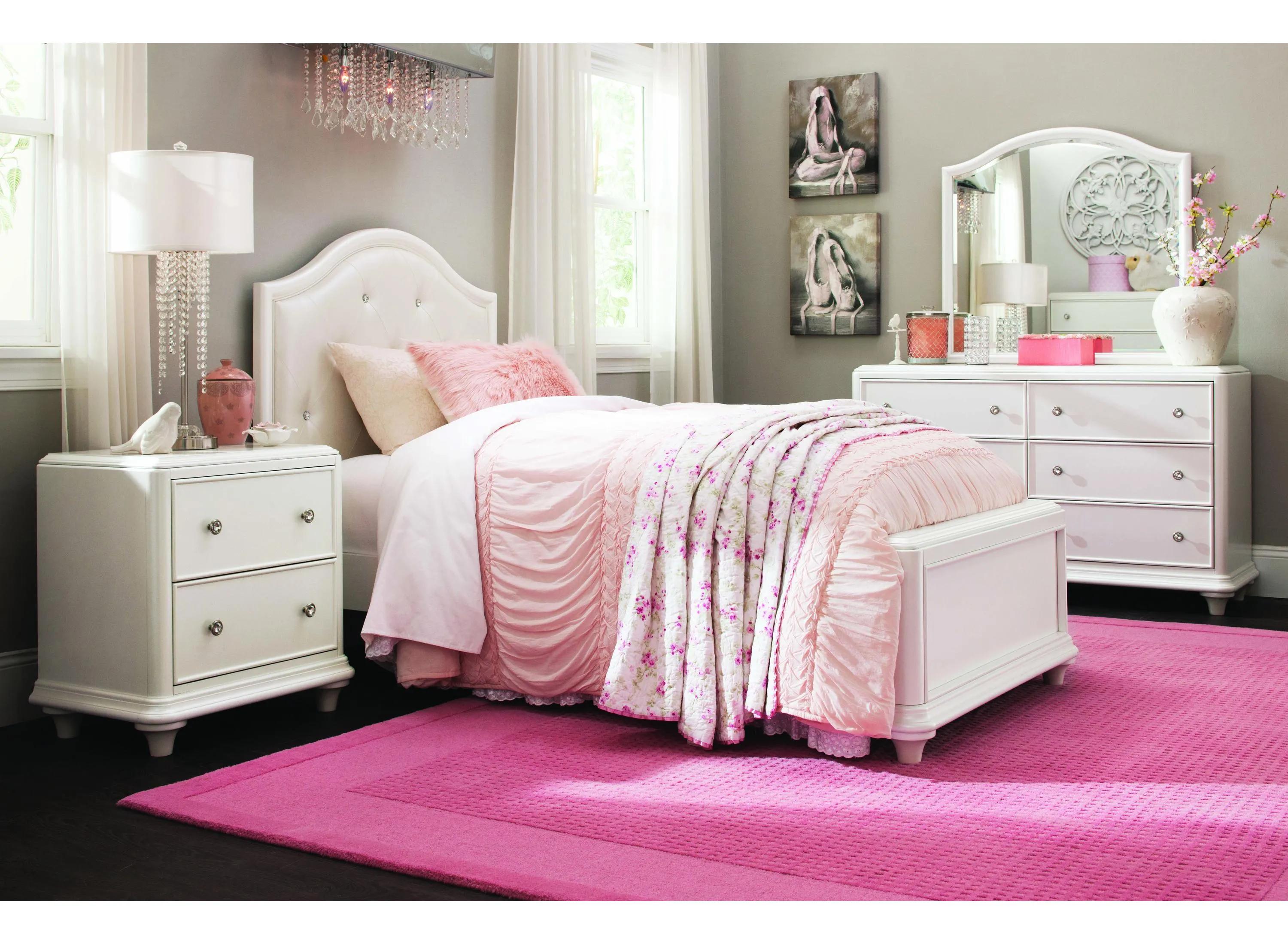 Joscelyne 4-pc. Bedroom Set | Raymour & Flanigan