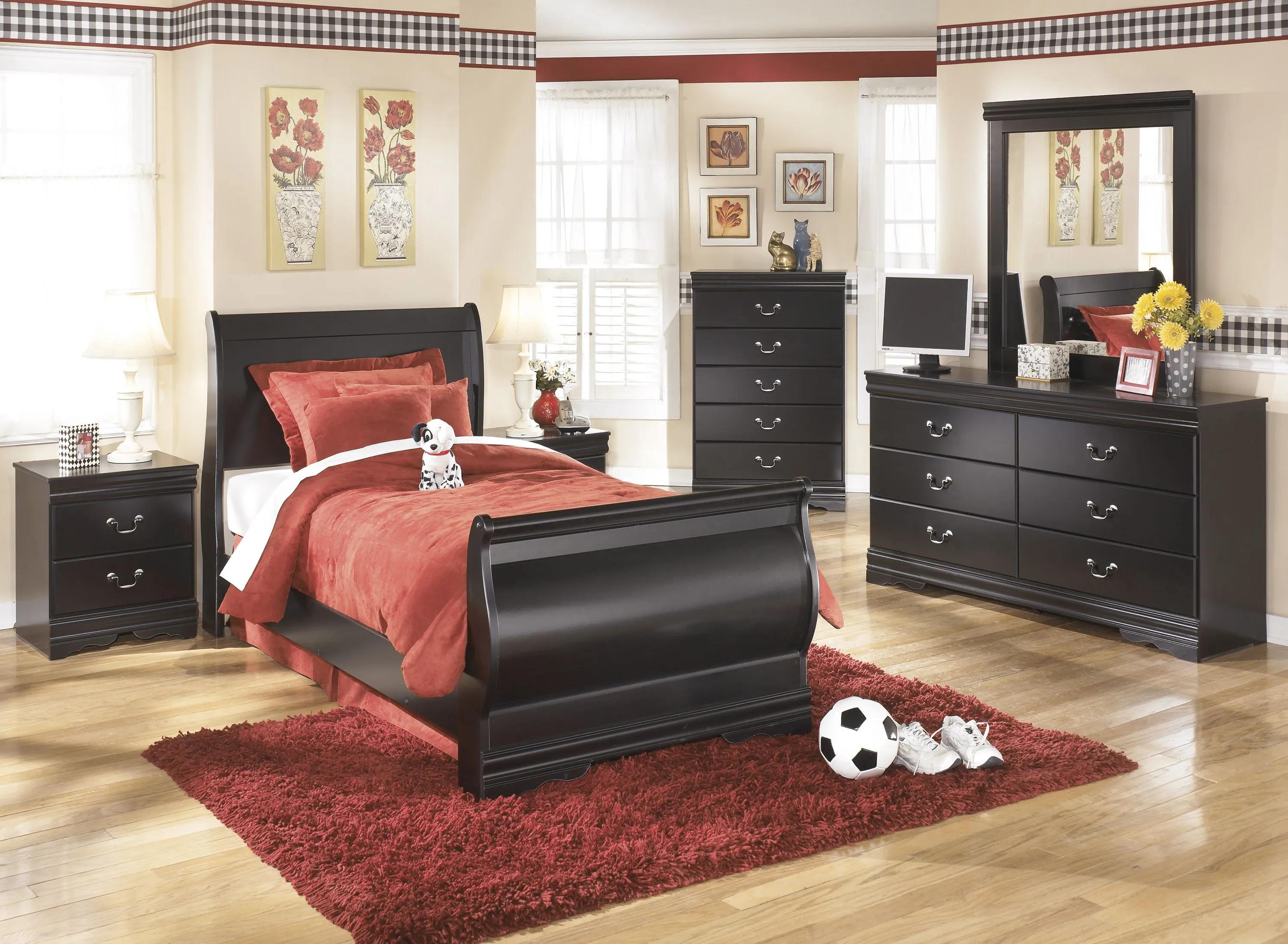 Huey Vineyard 4-pc. Bedroom Set