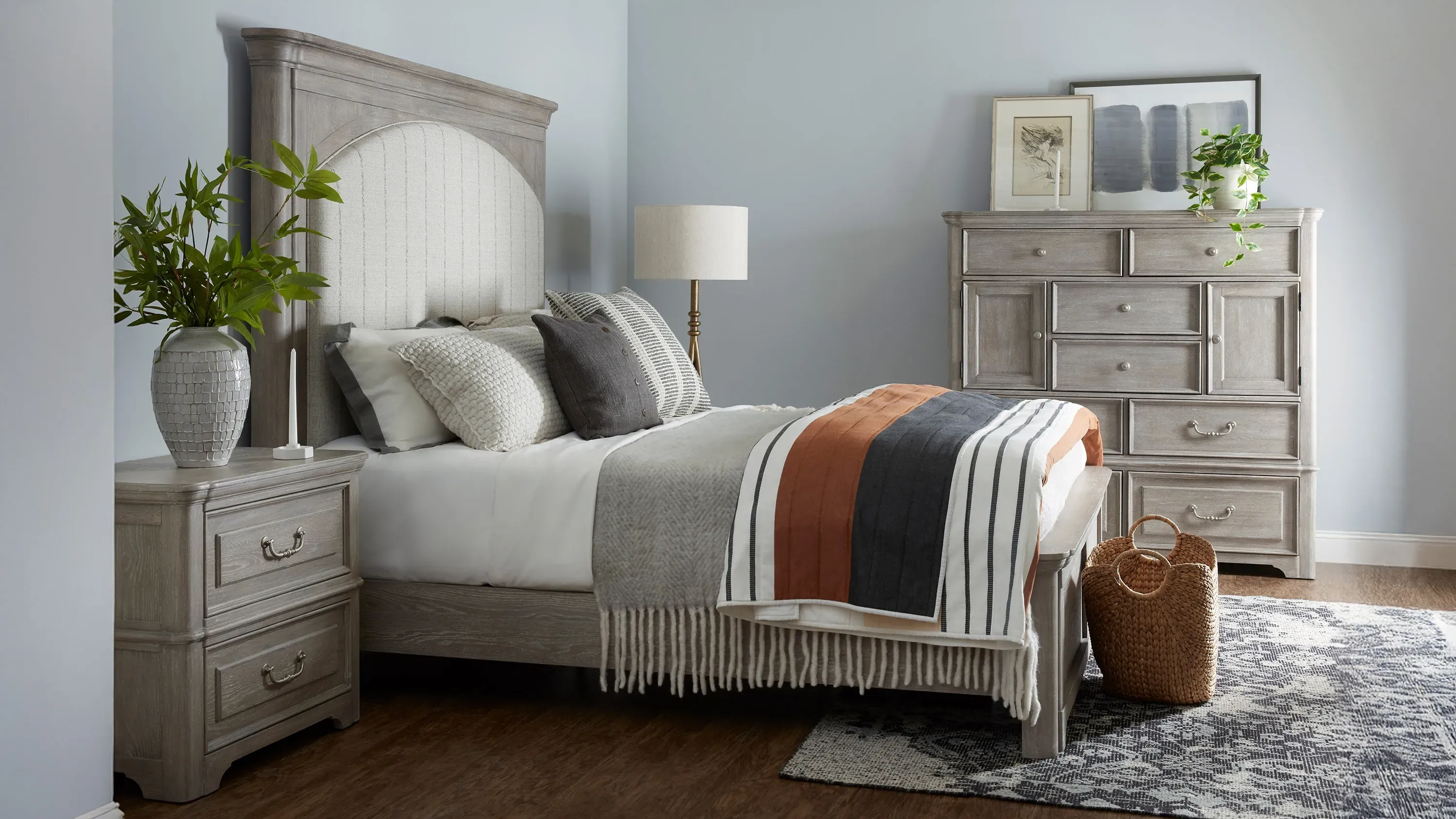 Abbotts Glen Upholstered Bed