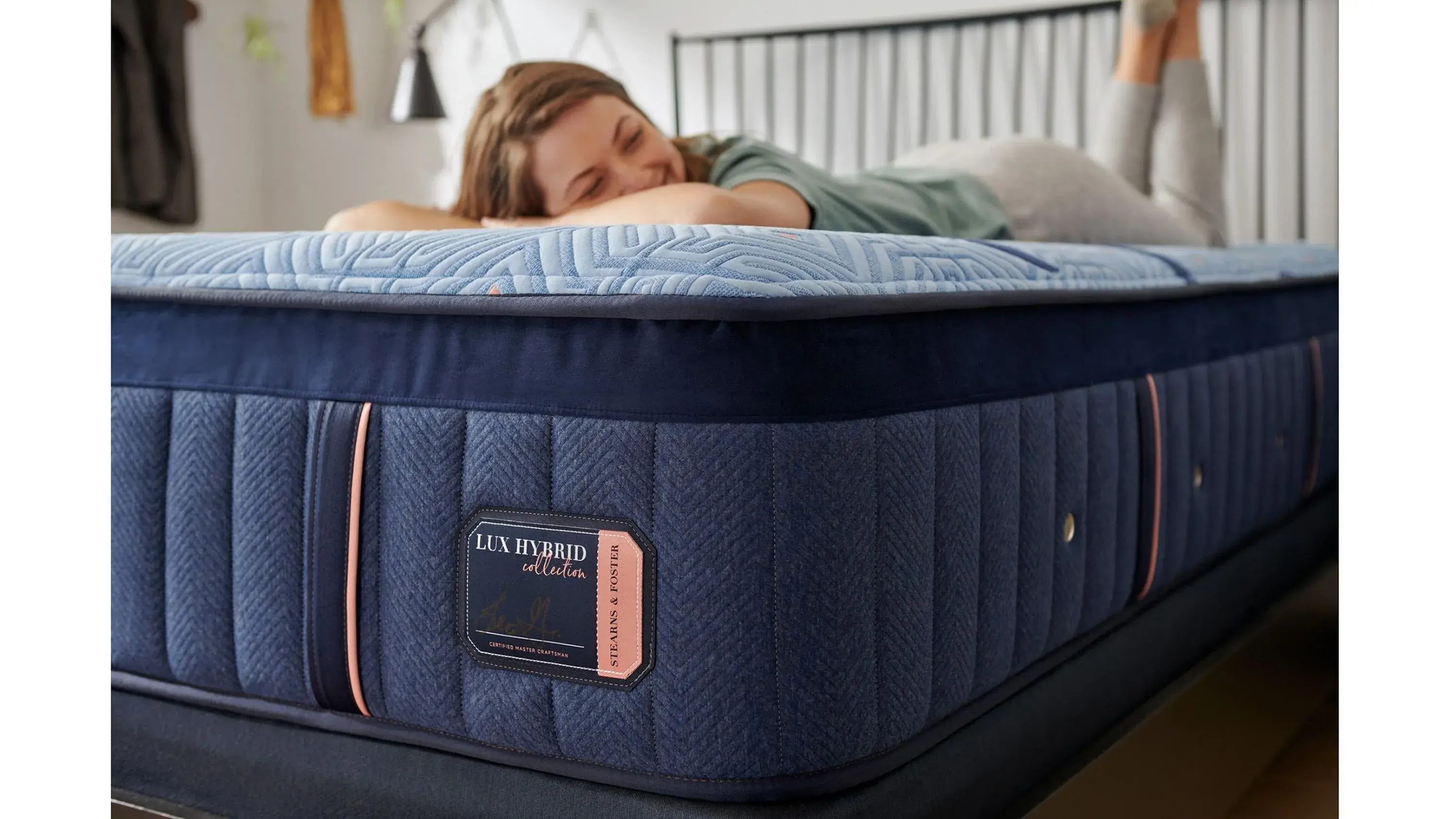 Stearns & Foster Lux Hybrid Medium 14" Mattress - Thumbnail 3