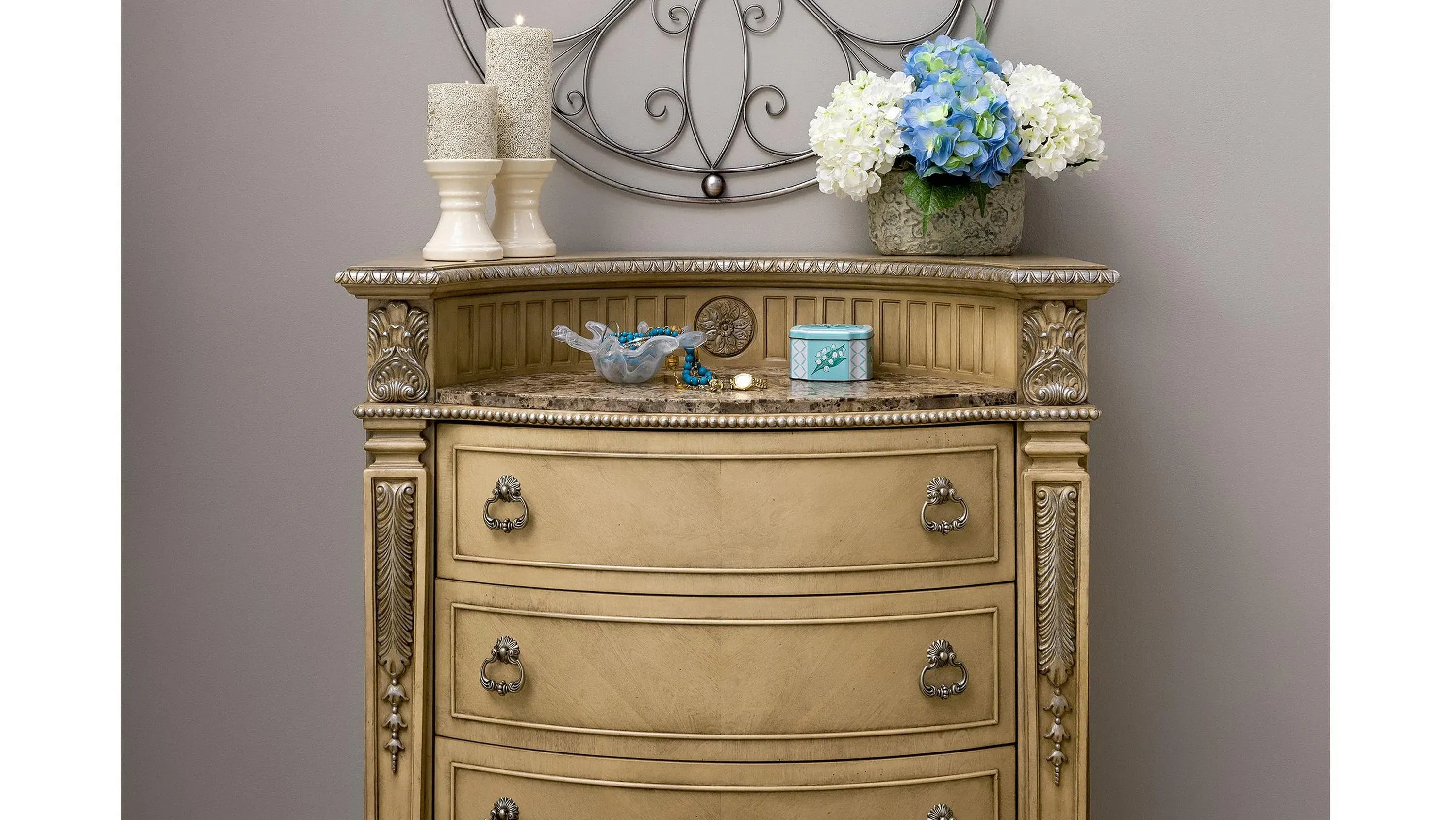 Wilshire Bedroom Chest | Raymour & Flanigan