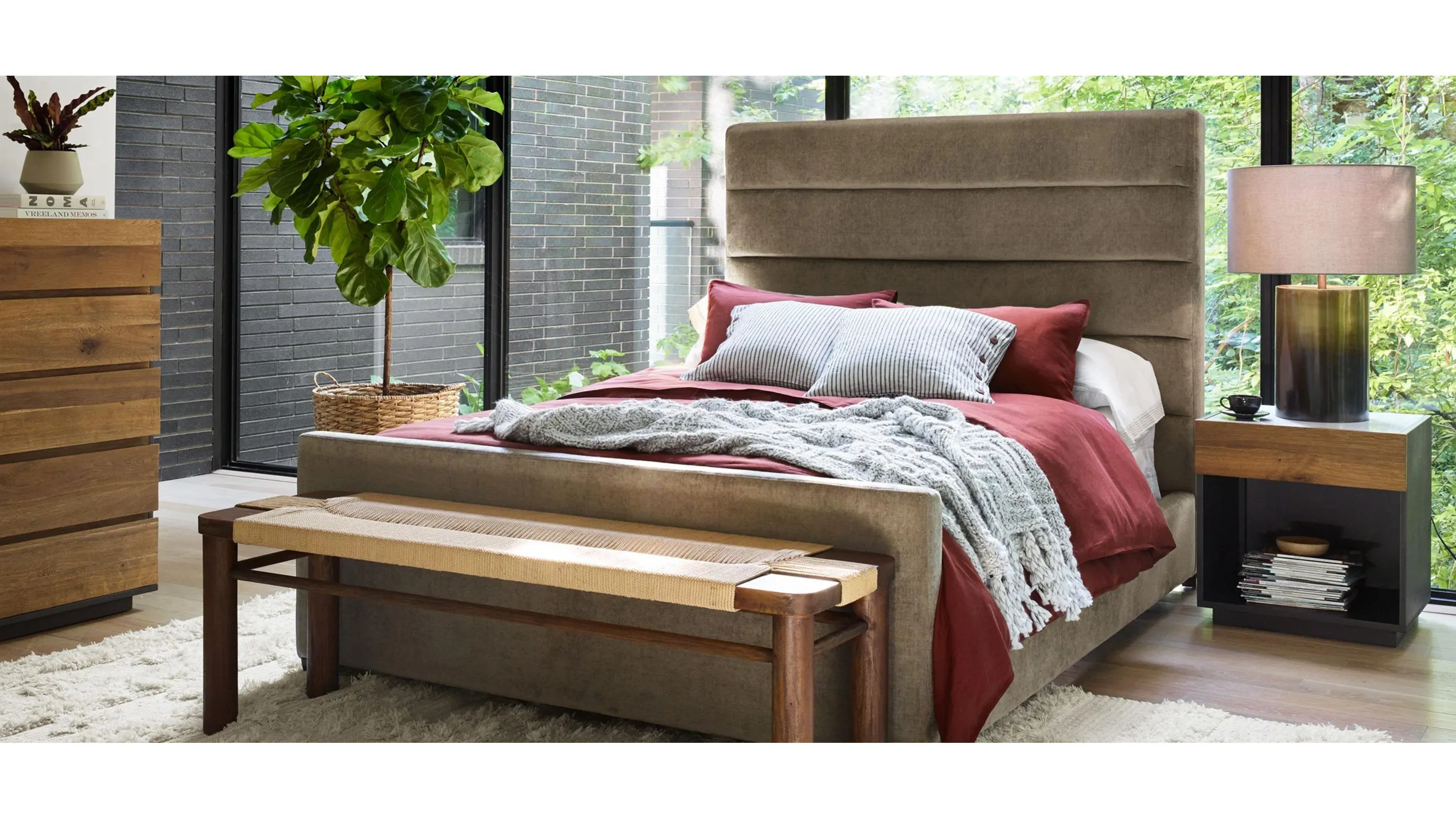Daphne Bed