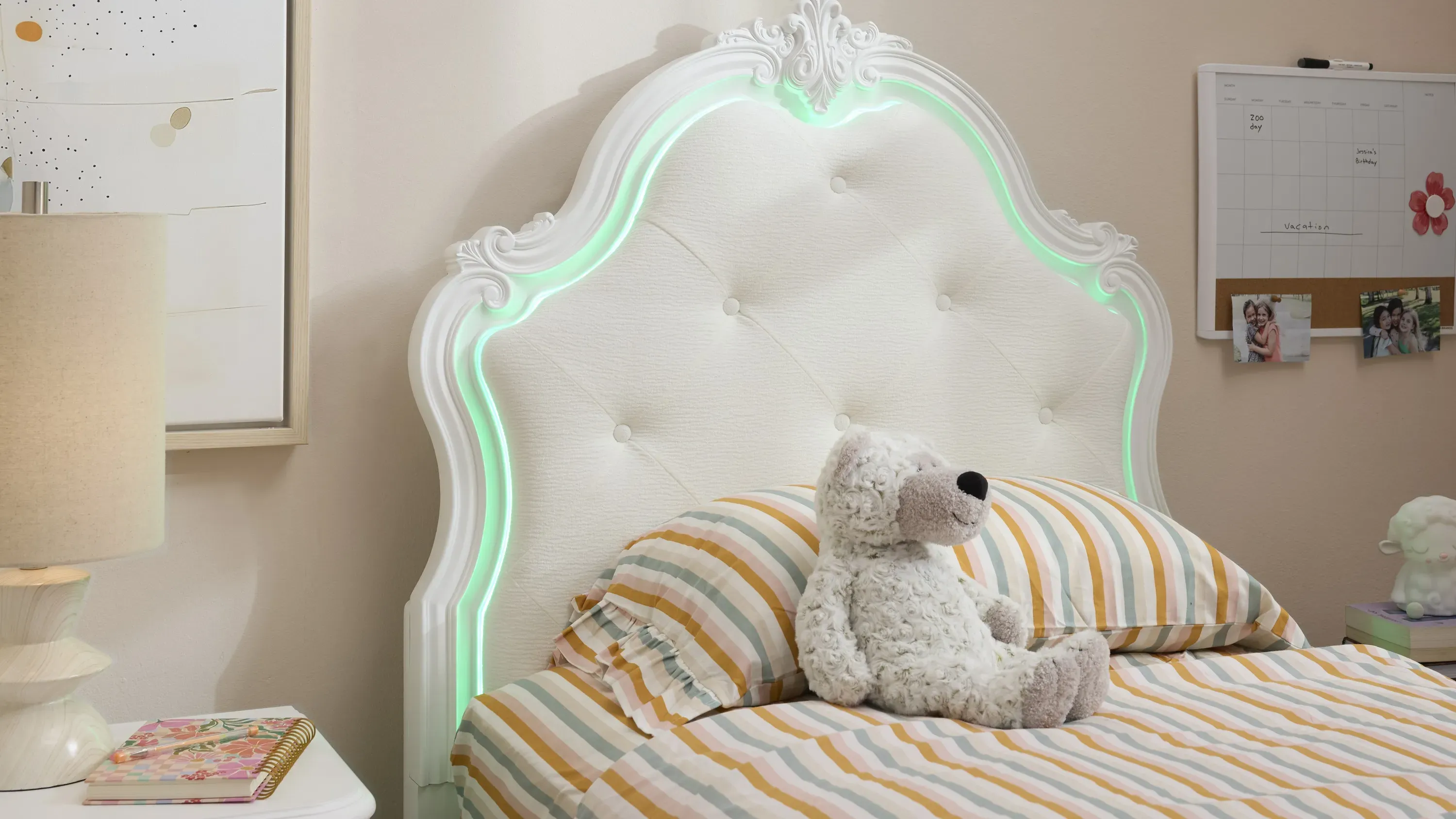 Gianna Bed | Raymour & Flanigan