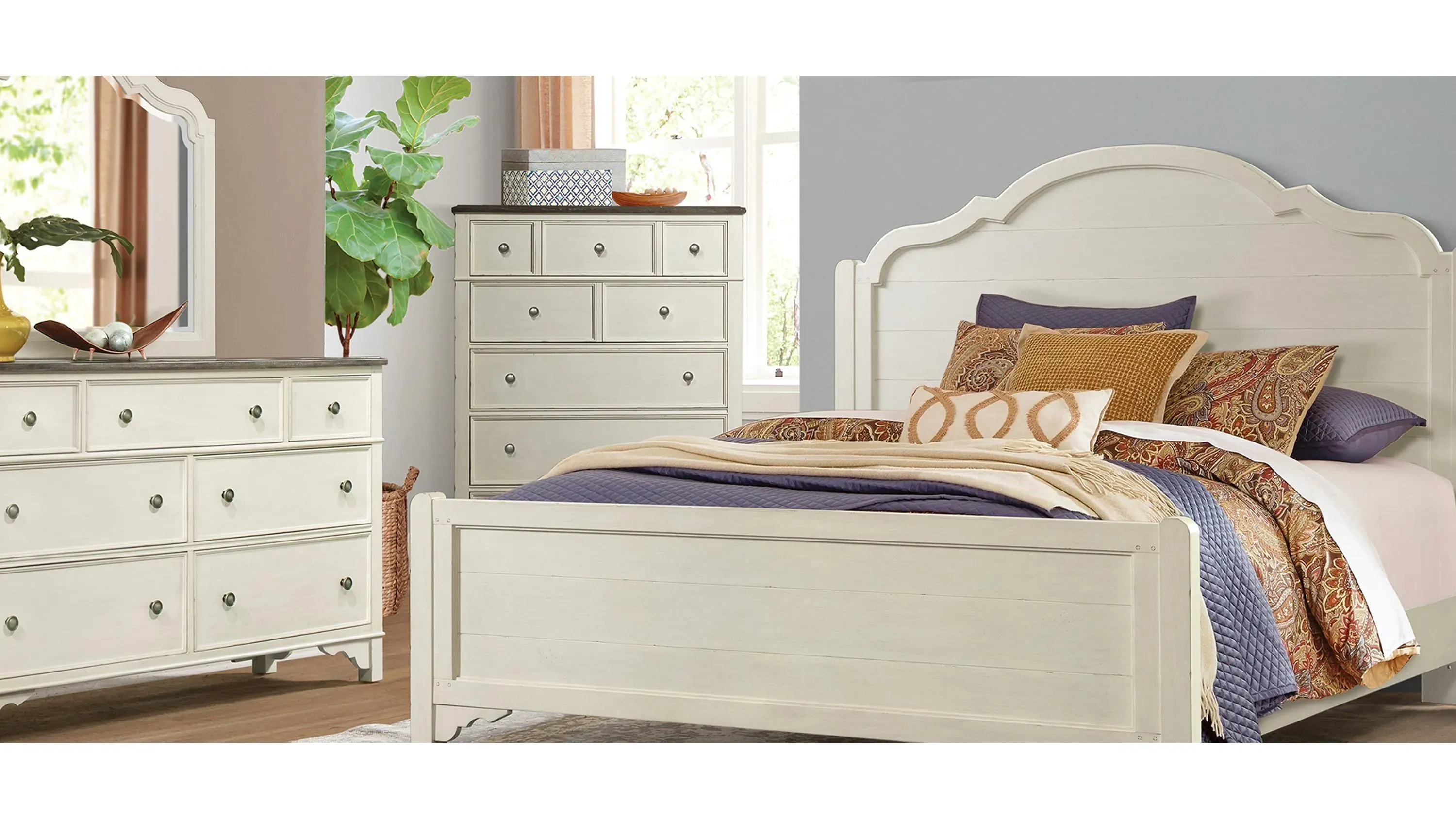 Colette Chest