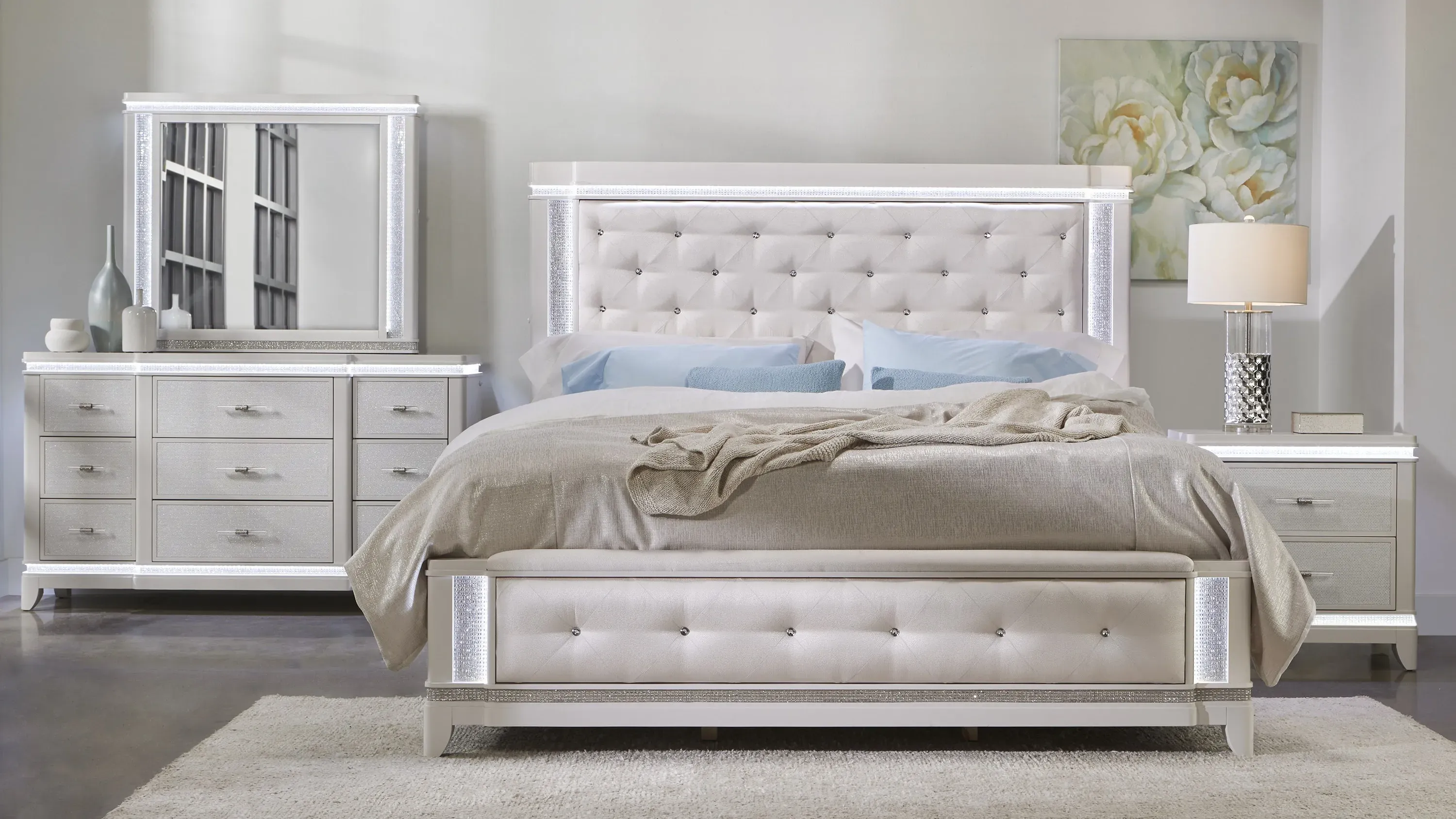 Carmelita Mirror | Raymour & Flanigan