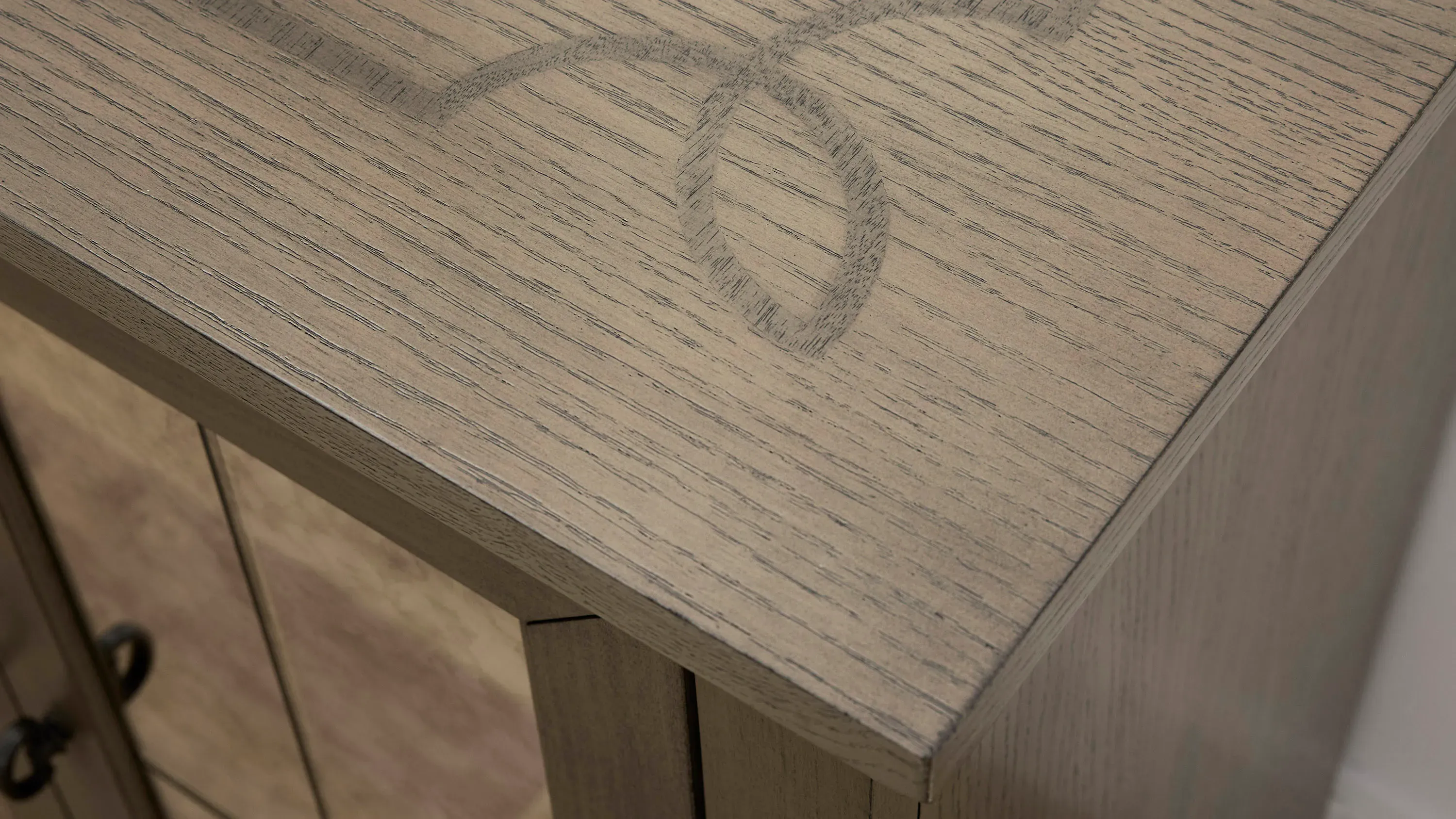 Lorient Server | Raymour & Flanigan