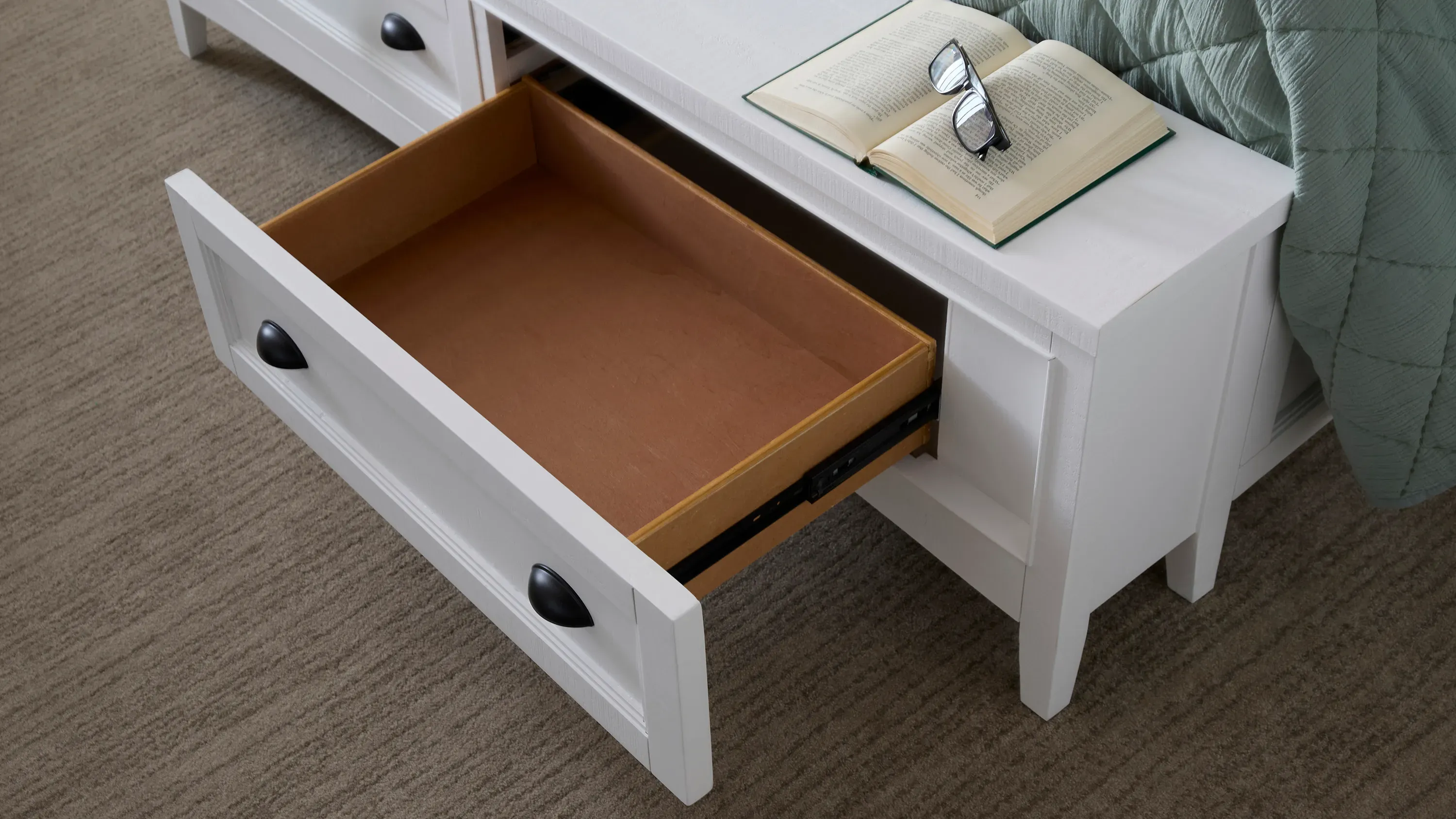 Ivy Ridge 4-pc. Platform Storage Bedroom Set w/ Lamp Headboard