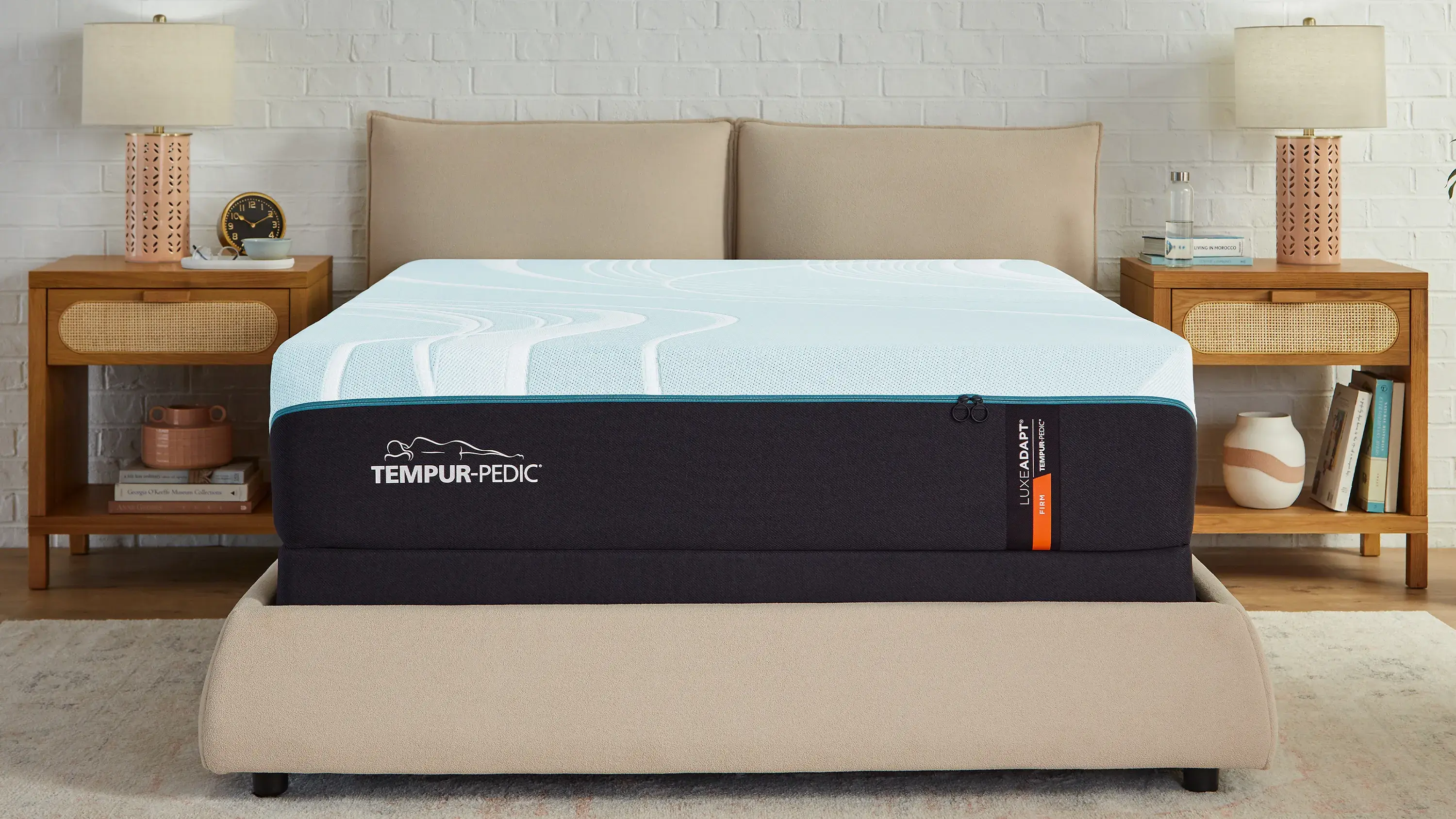 Tempur-Pedic Luxe Adapt 2.0 Firm Queen Mattress Set - Thumbnail 3