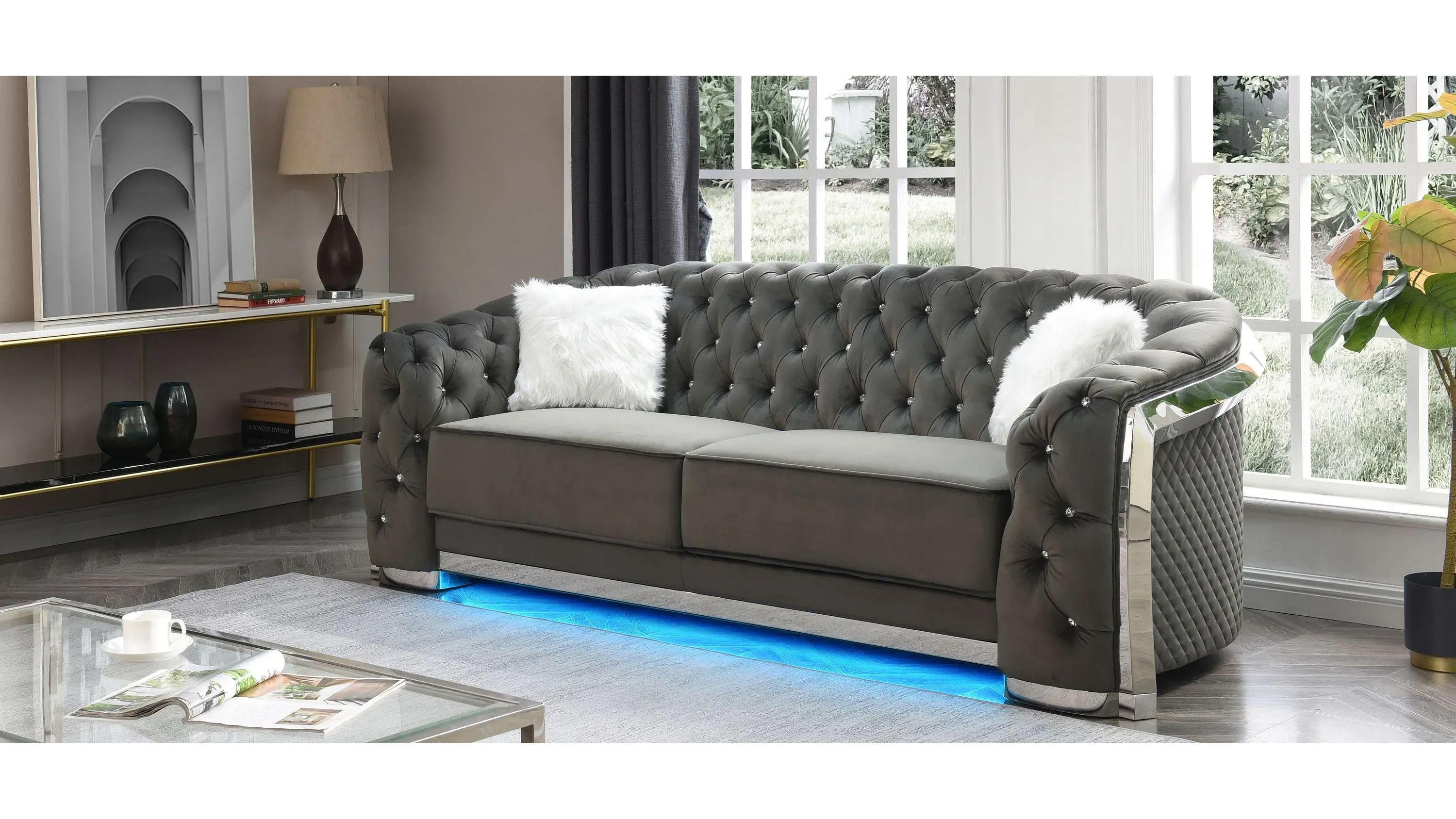 Deb Upholstered Bed | Raymour & Flanigan