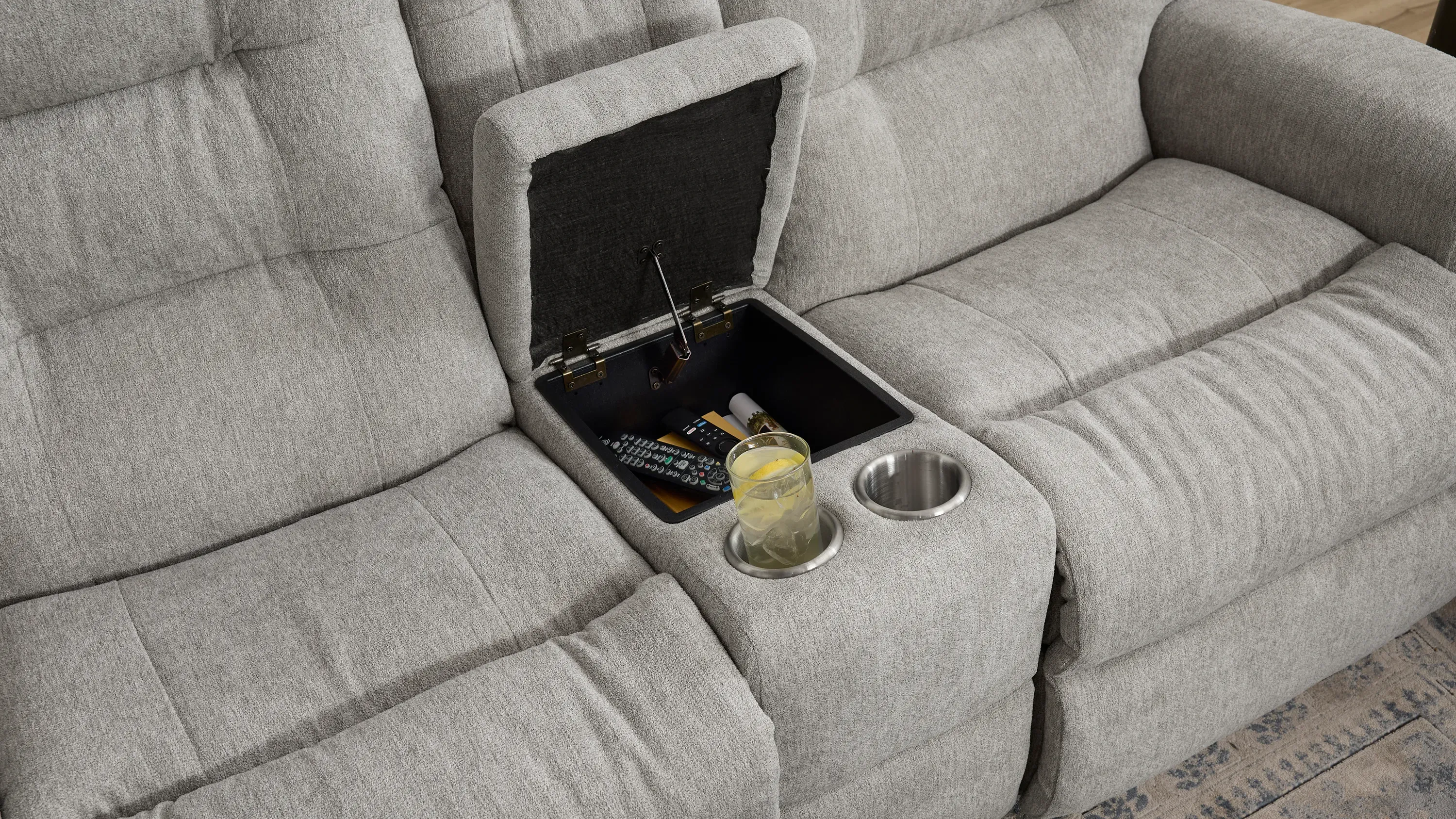 ラクレコ Halenbeck Triple Power Console Loveseat | Raymour & Flanigan