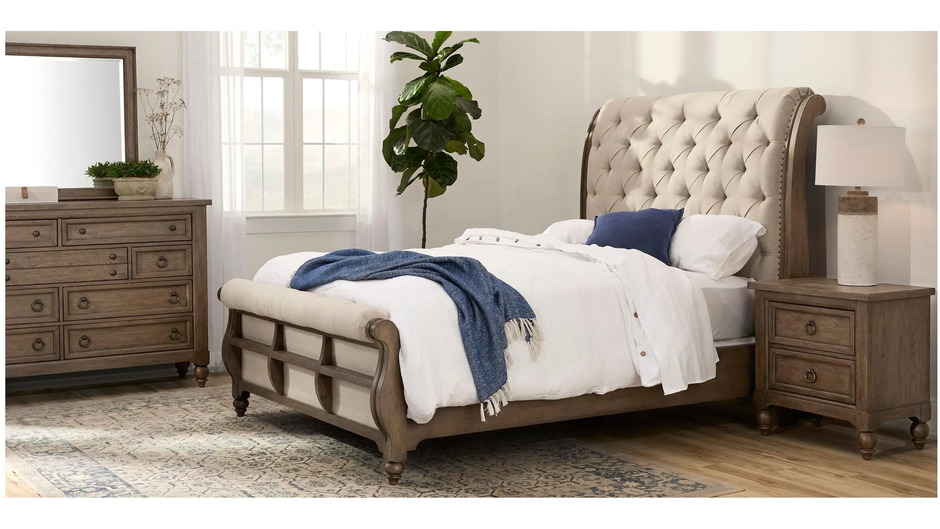 Coventry Sleigh Bed