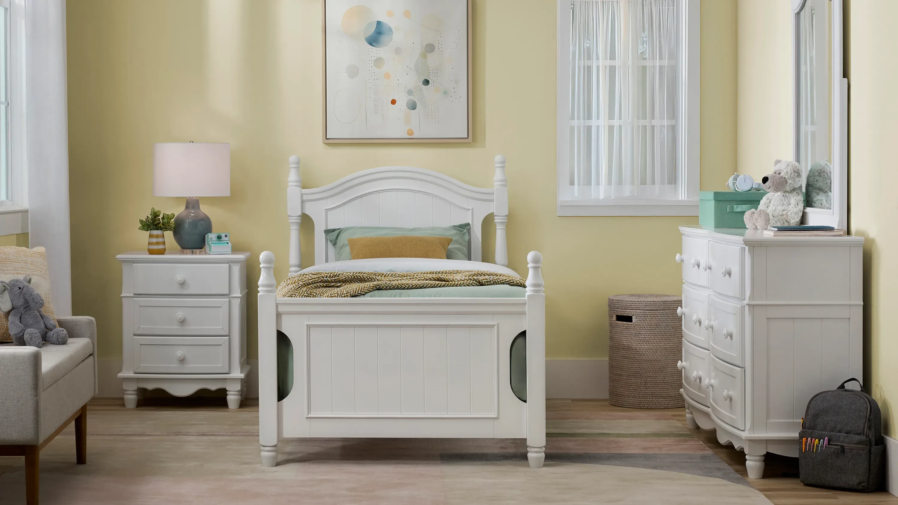 Willow Point Post Bed | Raymour & Flanigan