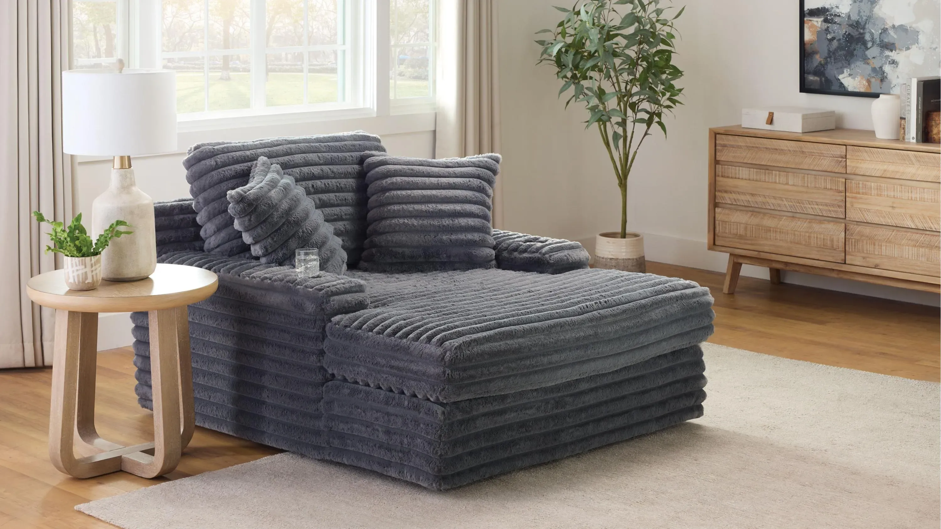 Woolly Small Chaise w/ Dual Cup Holders and USB Port
