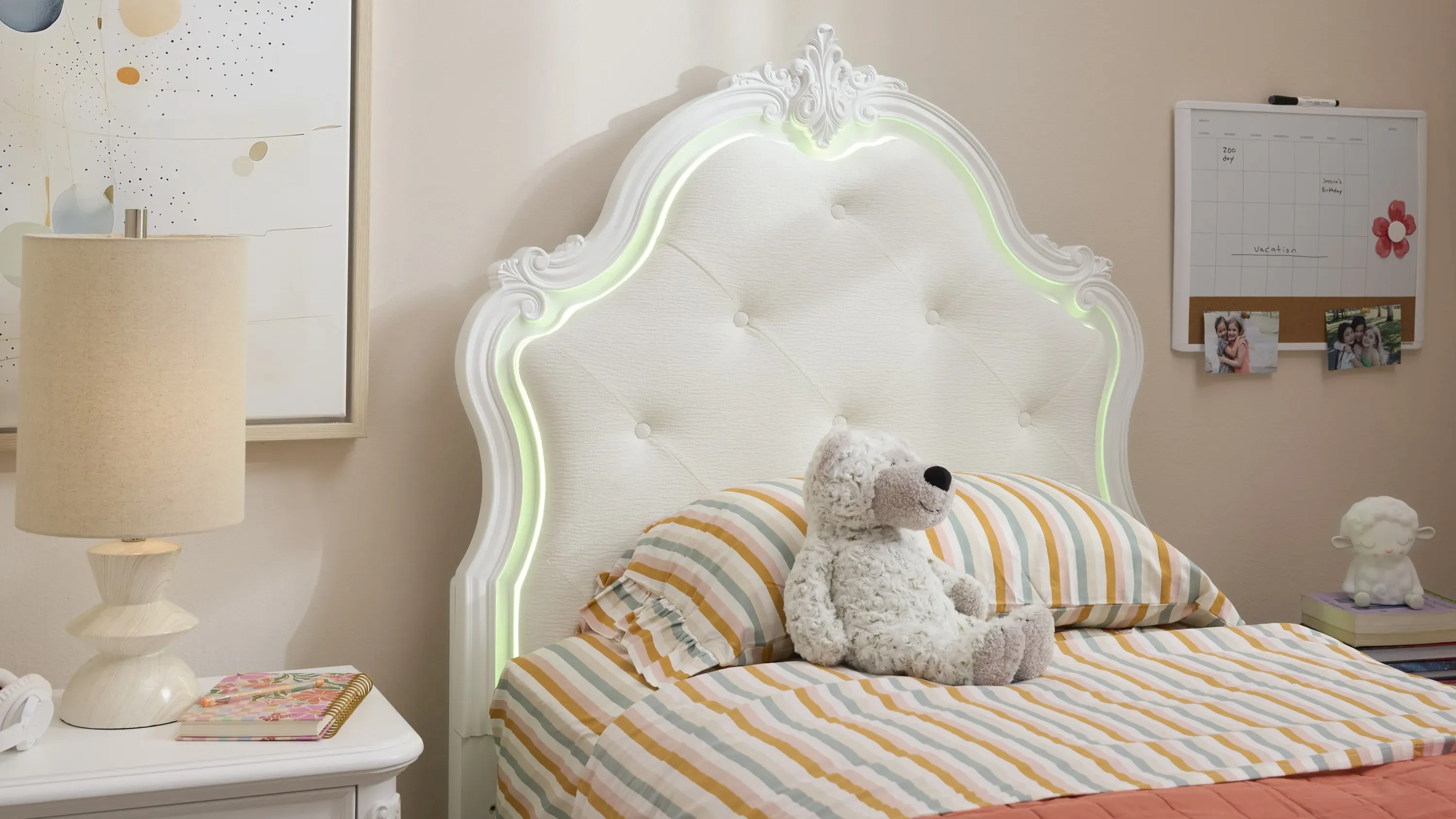 Gianna Bed | Raymour & Flanigan