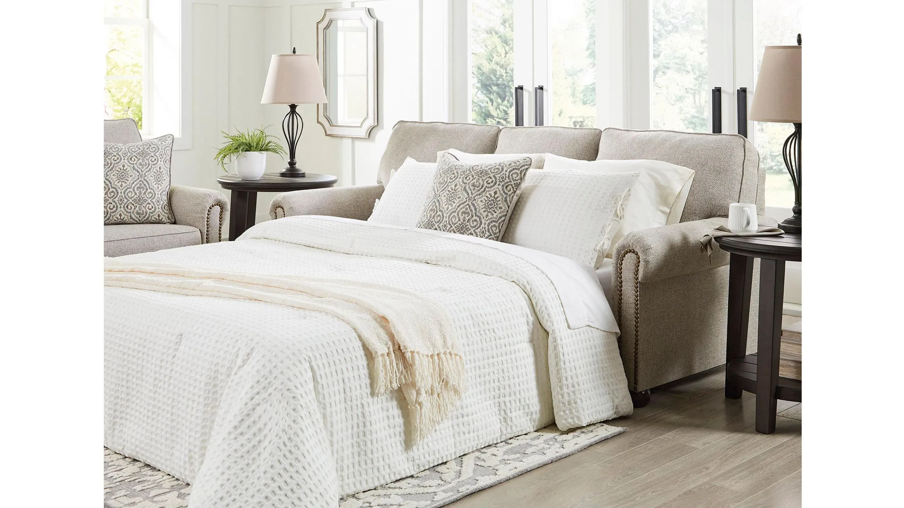 Gaelon Queen Sleeper Sofa w/ Memory Foam Mattress