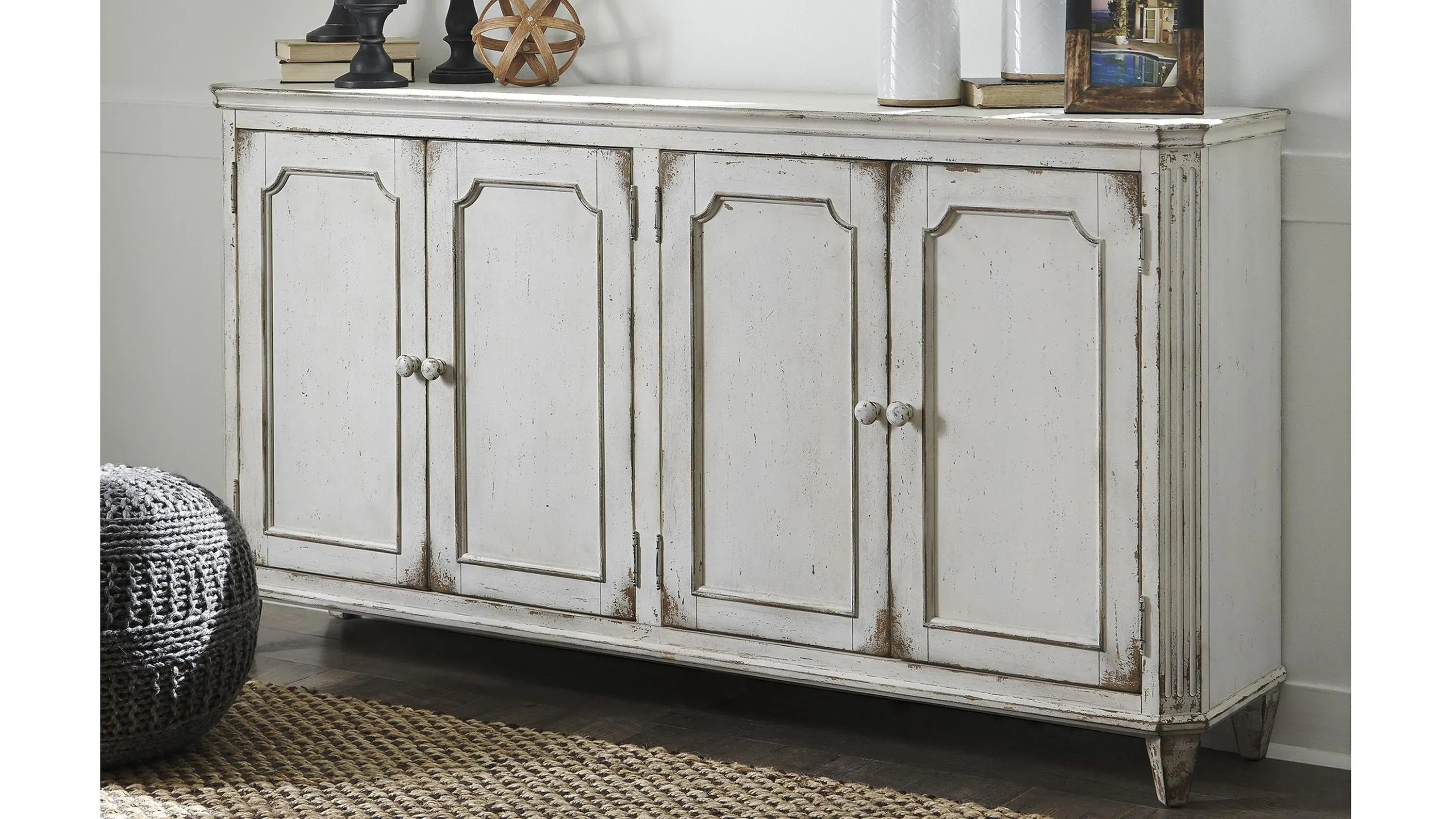 ミンミン Mirimyn Console Cabinet w/ Wood Doors | Raymour & Flanigan