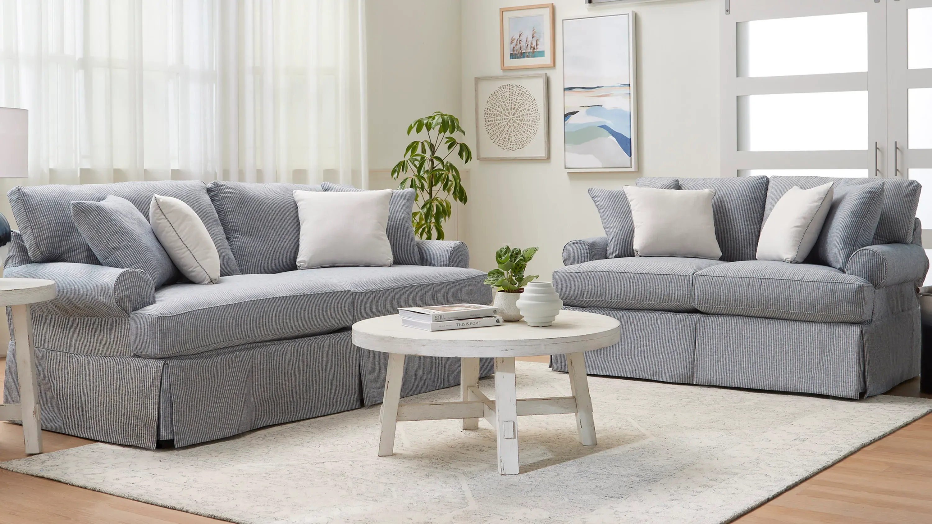 Lakeside Loveseat | Raymour & Flanigan