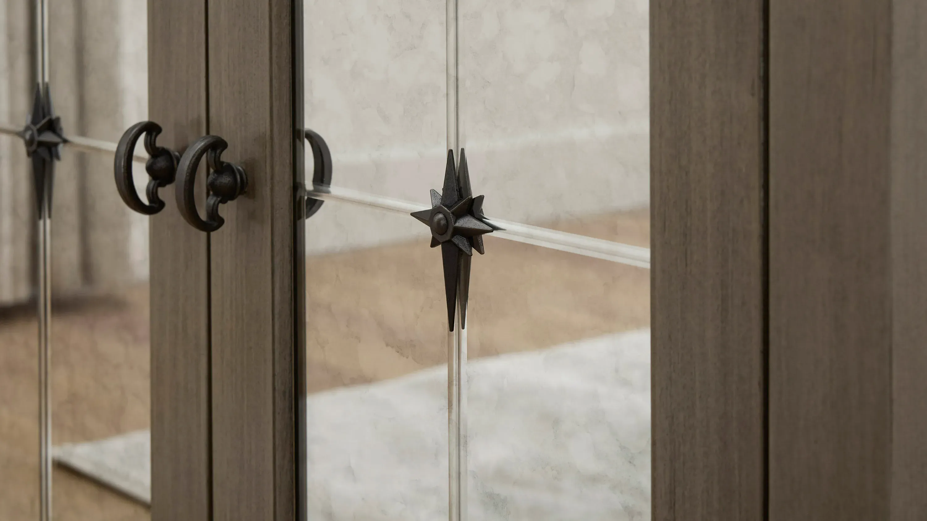 Lorient Server | Raymour & Flanigan