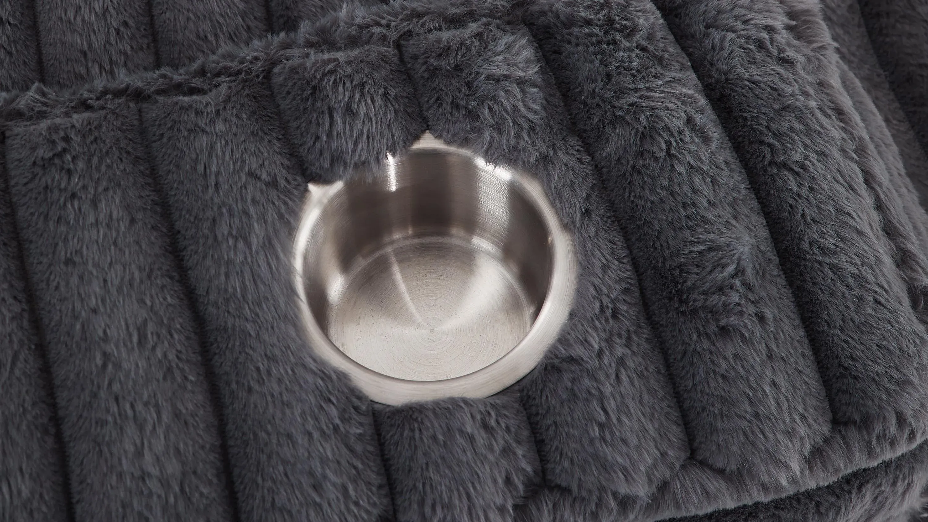 Woolly Chaise w/ Cup Holders and USB