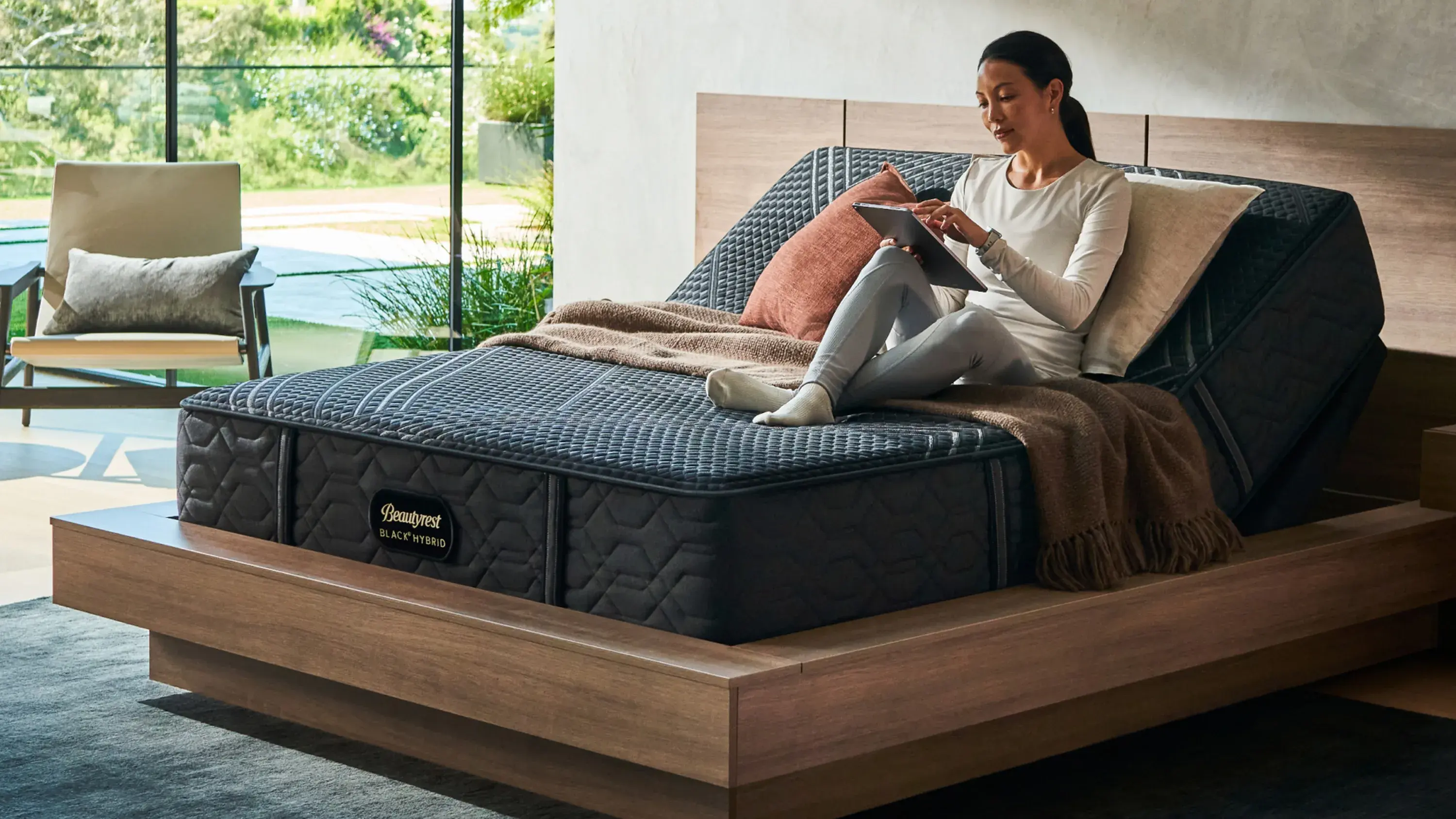 Beautyrest Black Hybrid Series One Firm Full Mattress Set - Thumbnail 5