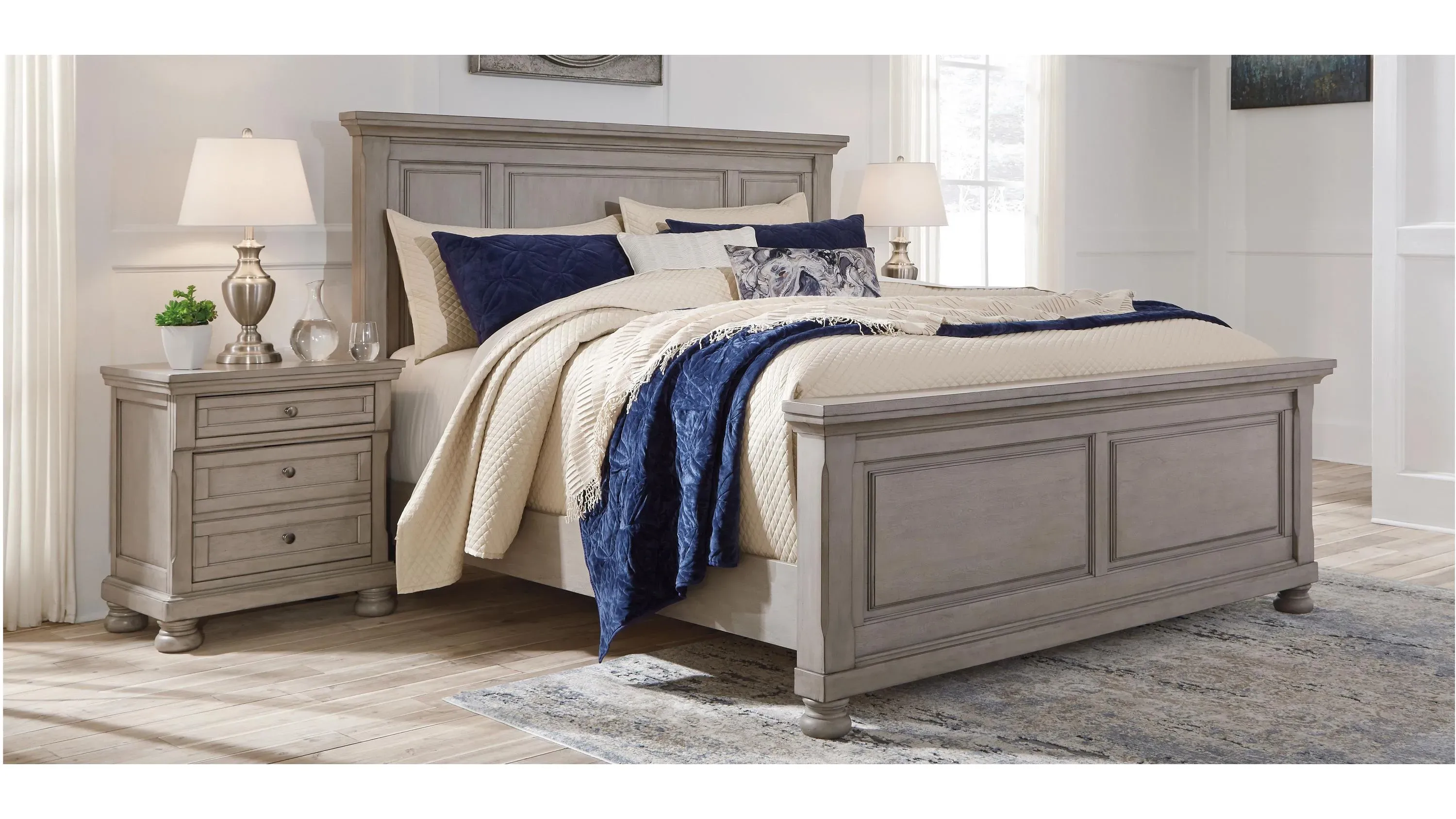 Lettner Queen Panel Bed