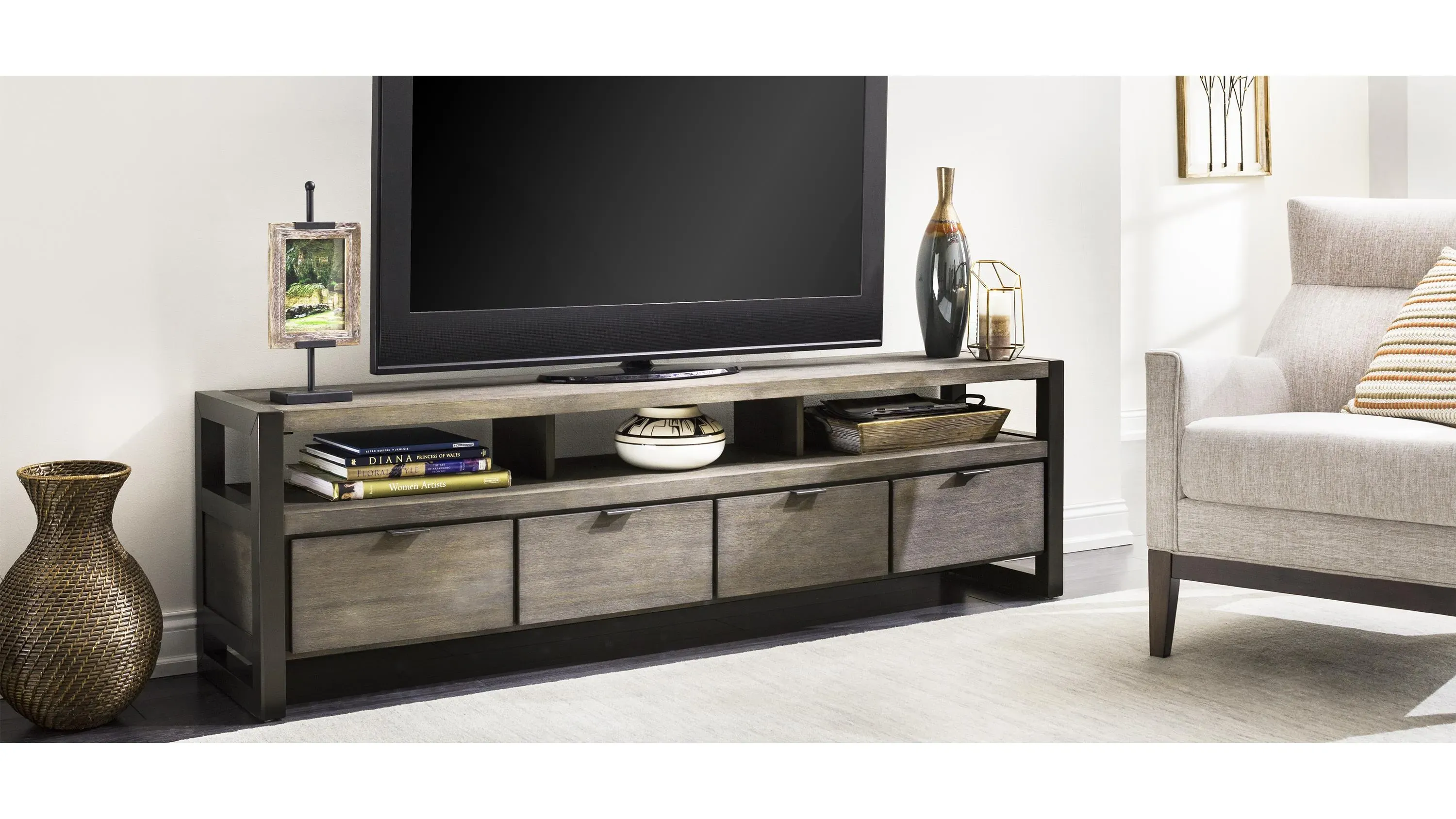 プレイマウンテン　テレビボード　Raymond Cabinet Low ランドスケーププロダクツ / Landscape Products | Raymond