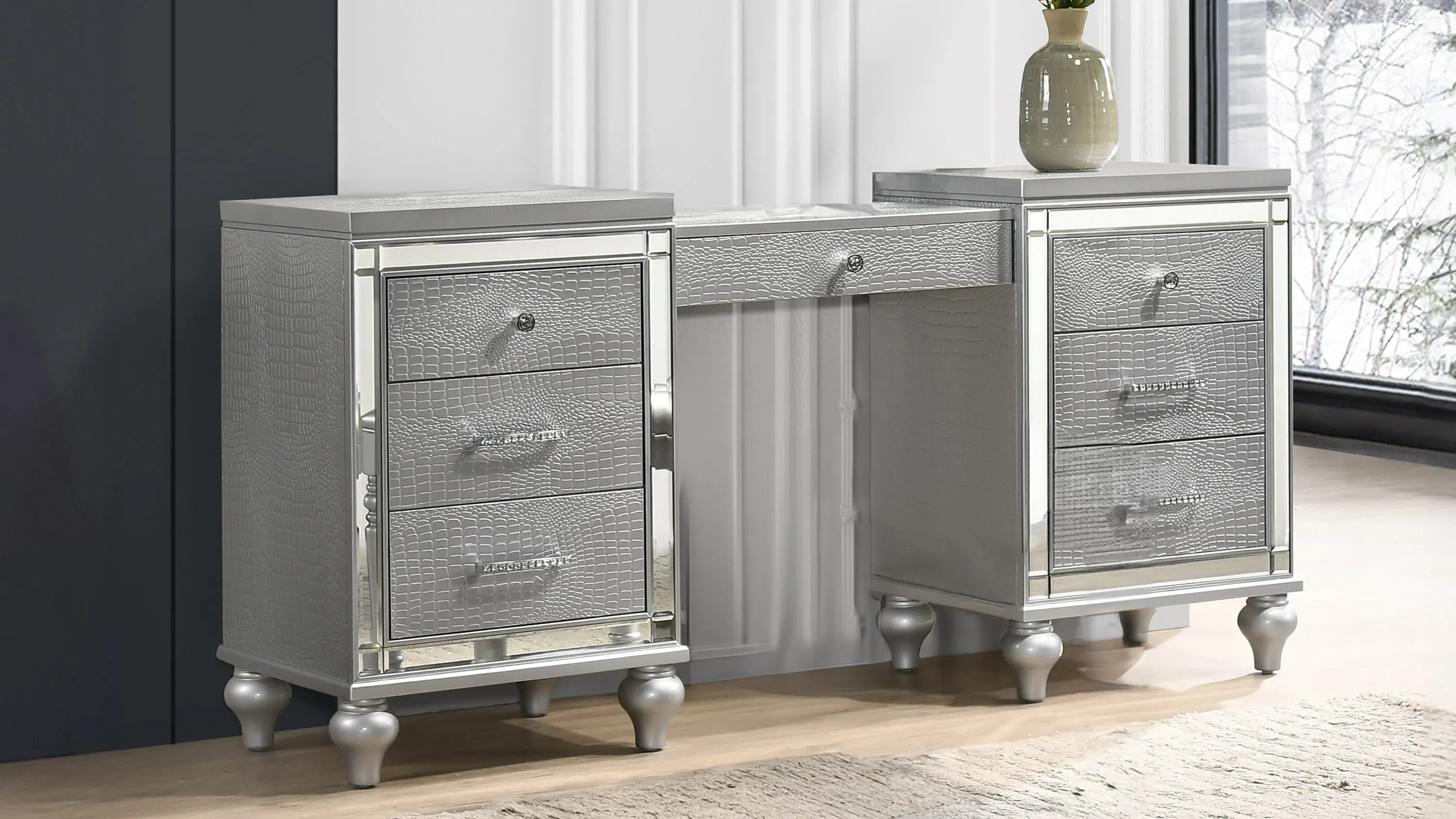 【翌日発送可能】 Valentino Vanity Table | Raymour & Flanigan ニット/セーター