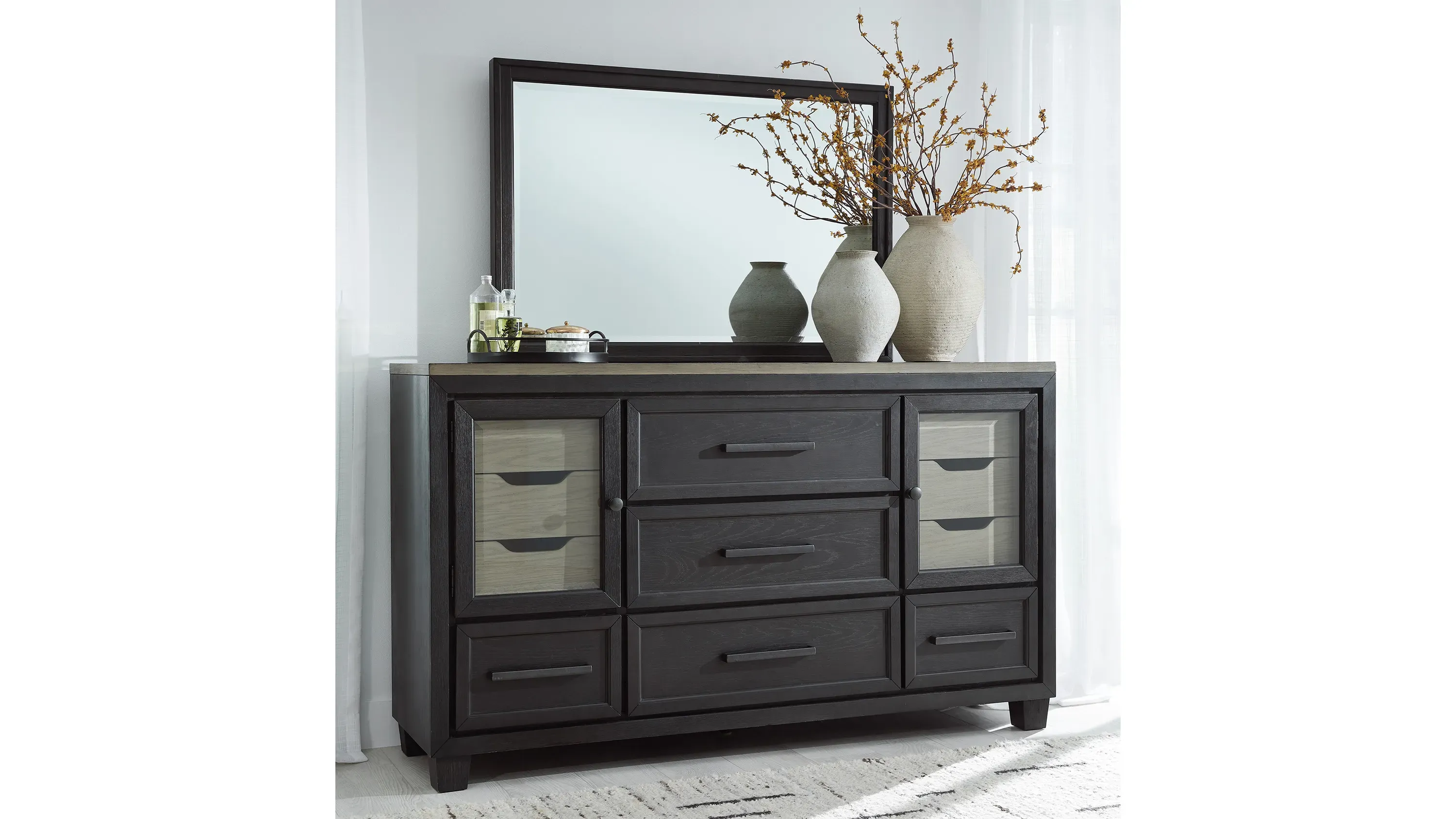 Foyland Dresser and Mirror Set