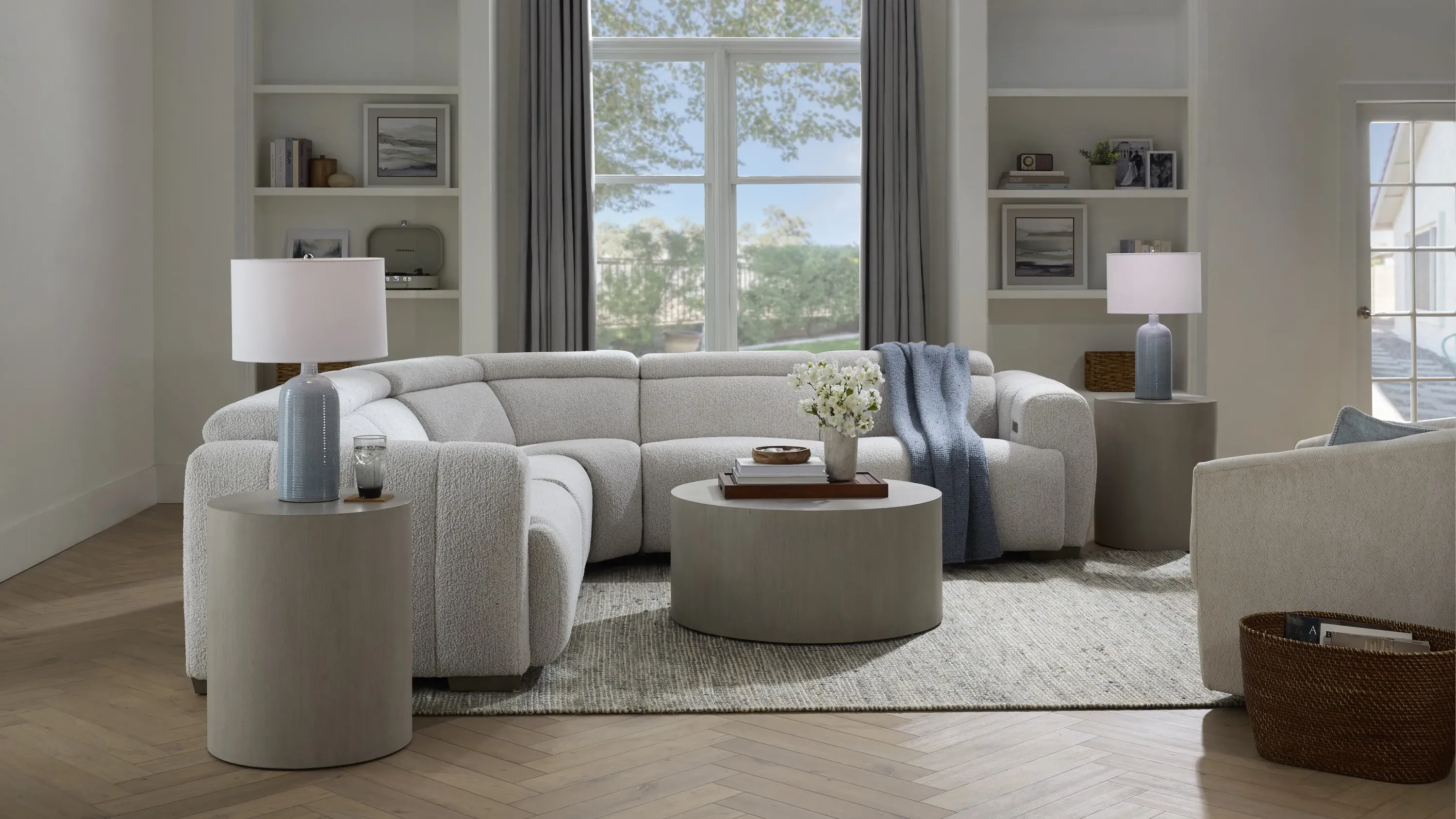 Keene Swivel Chair | Raymour & Flanigan
