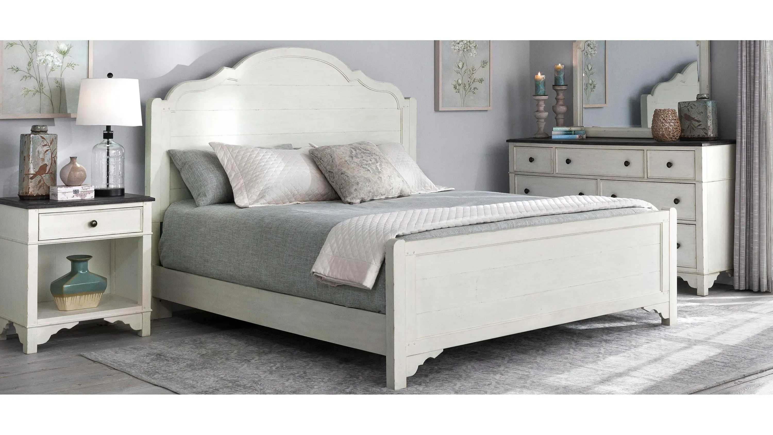 Colette Panel Bed | Raymour & Flanigan