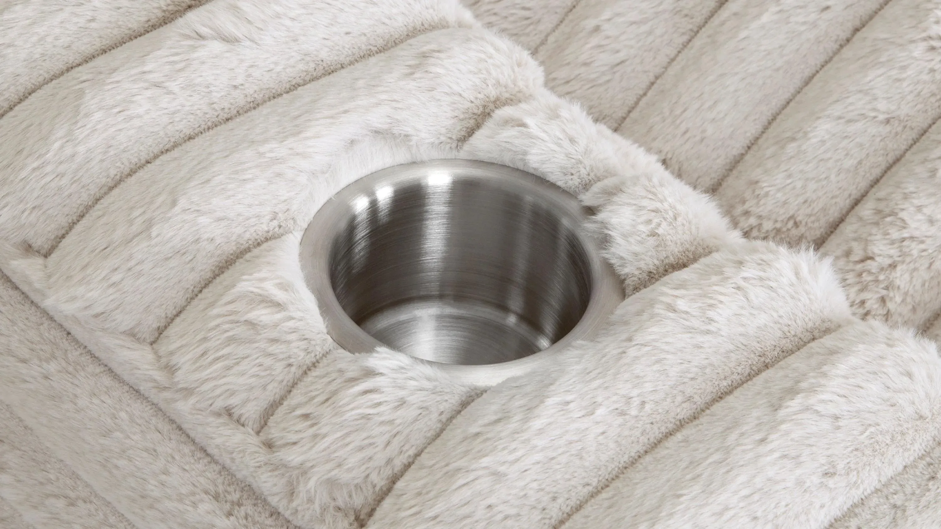 Woolly Chaise w/ Cup Holders and USB Ports