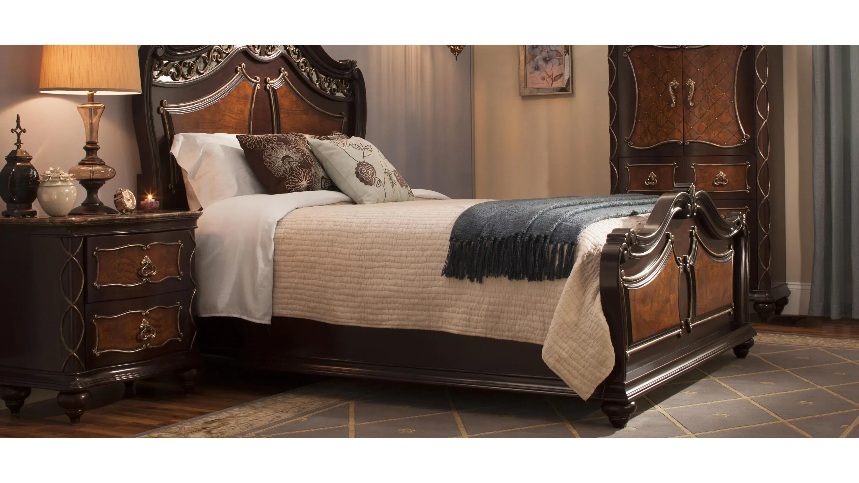 Palazzo Bed | Raymour & Flanigan