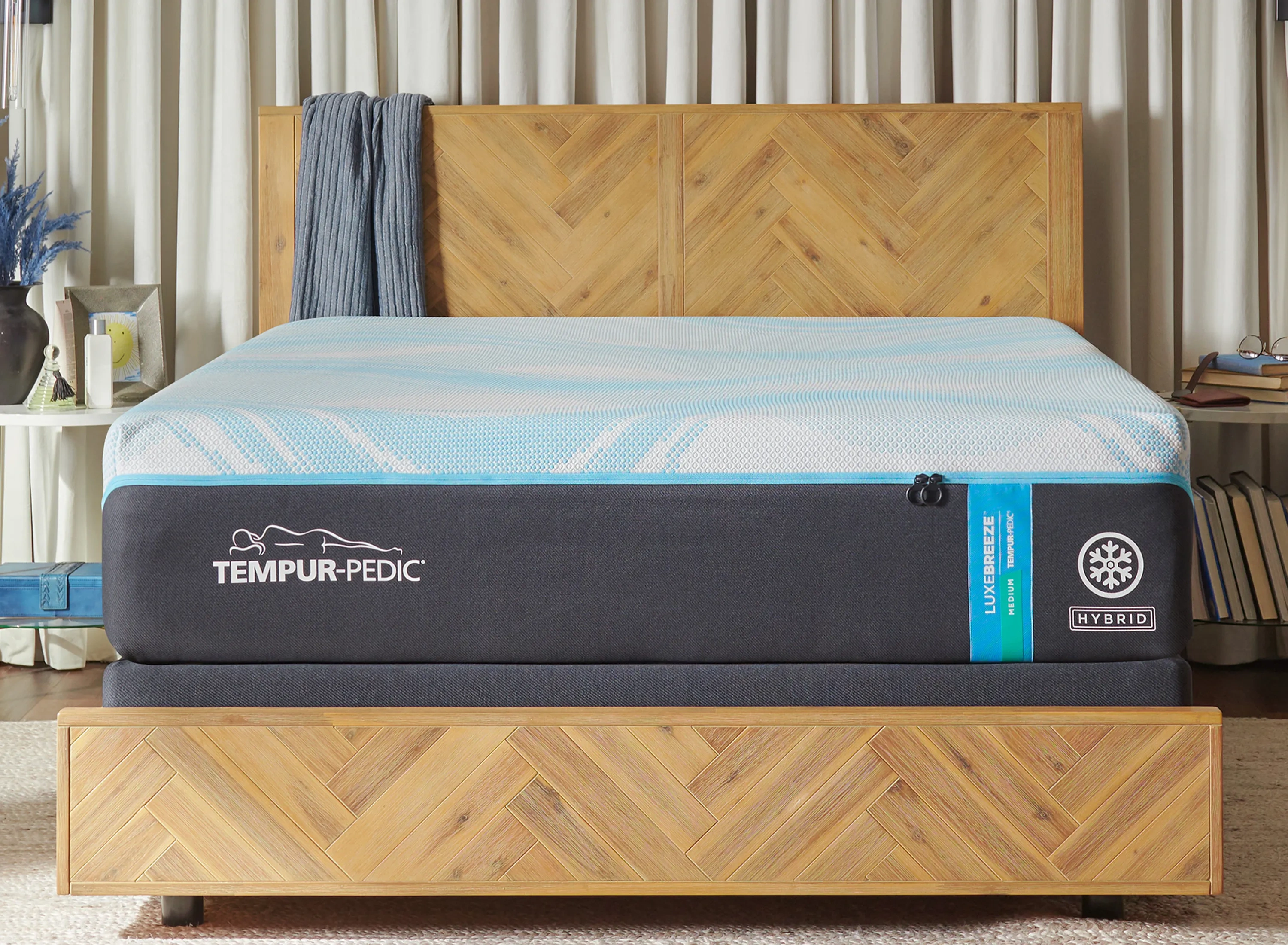 Tempur-Pedic Luxebreeze 2.0 Medium Hybrid | Raymour & Flanigan